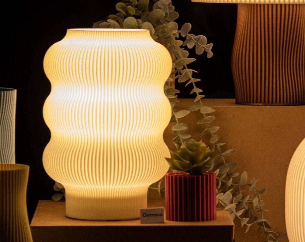 Vågformad 3D-printad Bordslampa – alternativ bild 3
