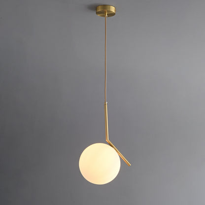 Taklampa, helbild med tänt glob